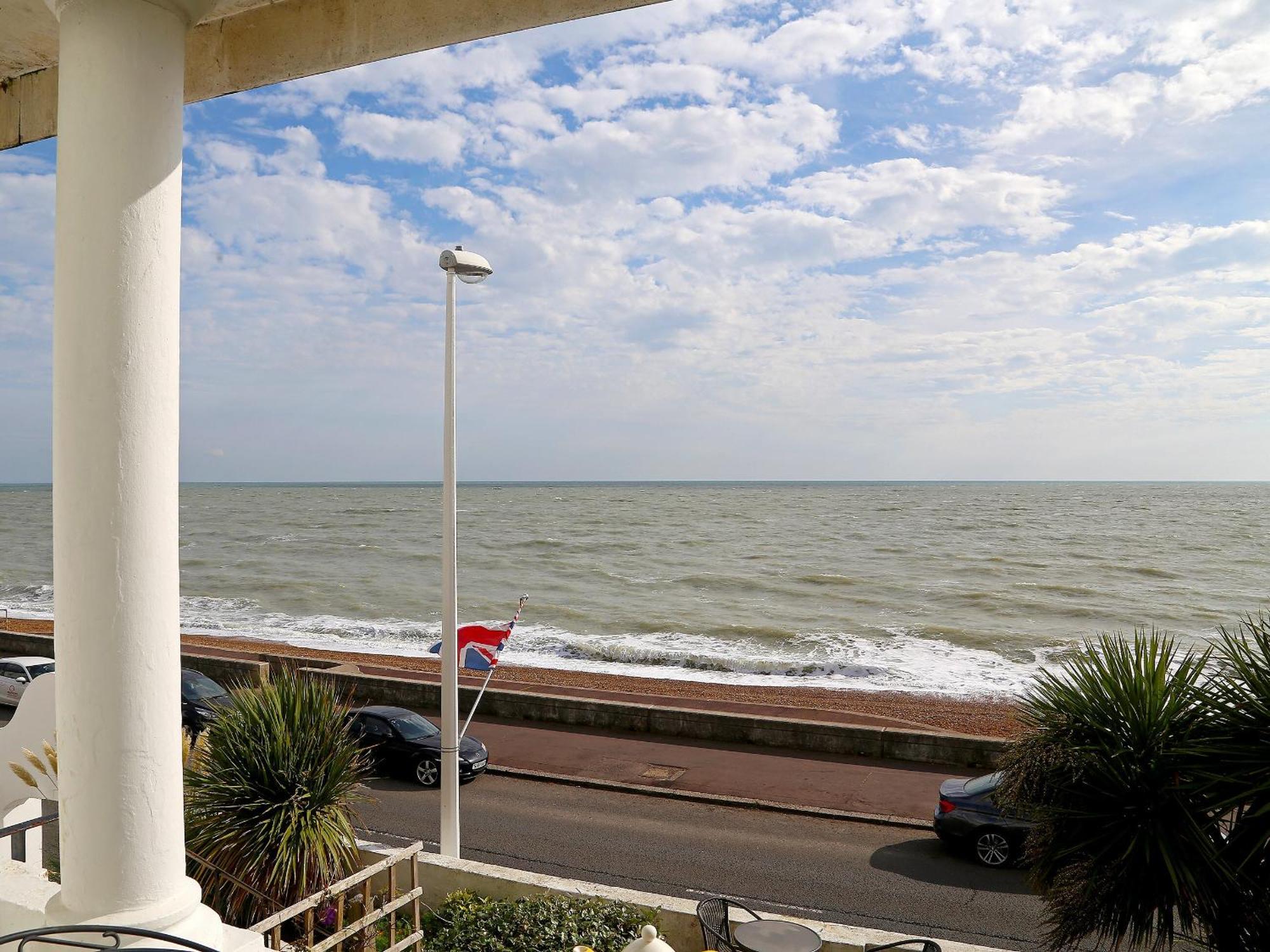 Seashore Apartment Sandgate Luaran gambar